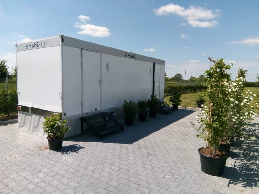 Mobile toilet rental