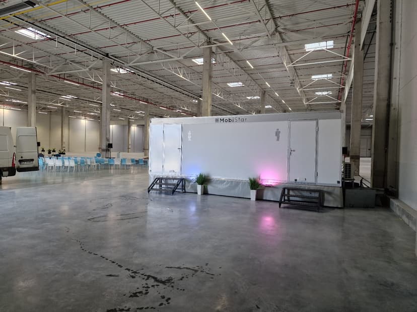 Mobile toilet rental