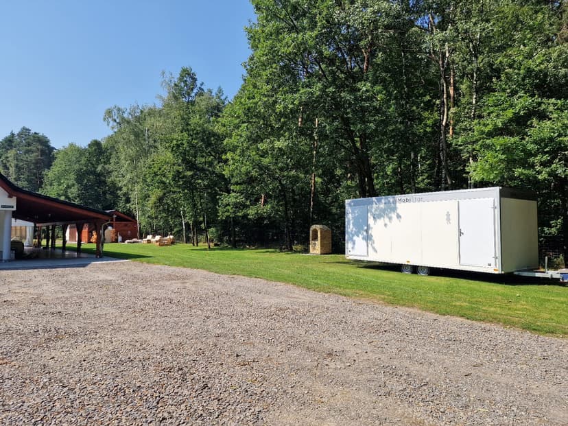 Mobile toilet rental