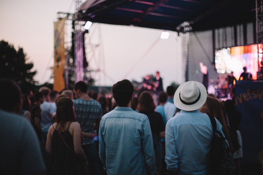 Ile toalet VIP potrzeba na wesele lub event? Przelicznik na liczbę gości
